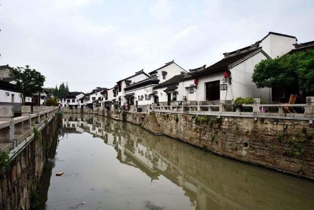 康佳电视机屏幕右上角出现频道号和autodk是怎么回事?游戏画面